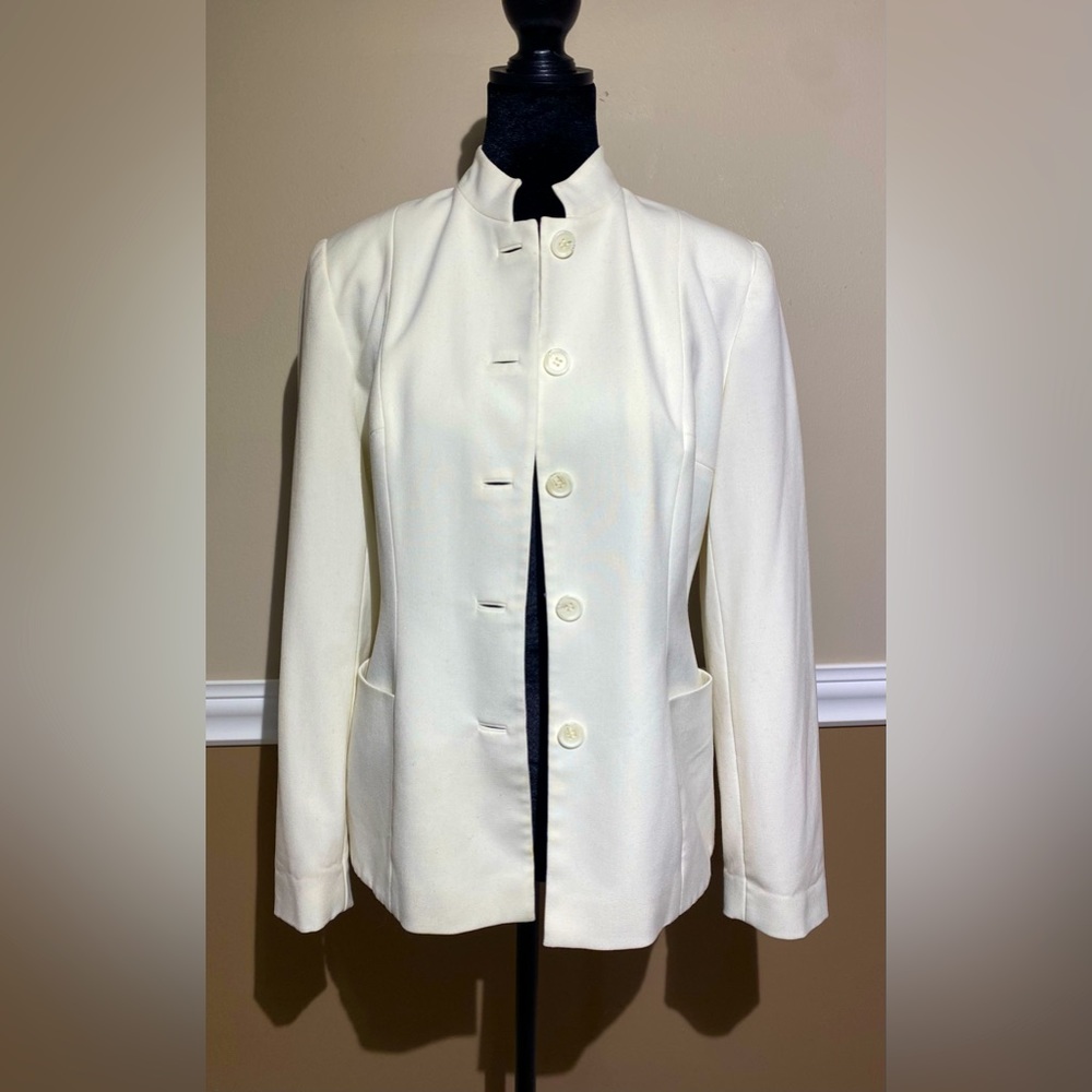 Due Per Due off white jacket. Size 4.